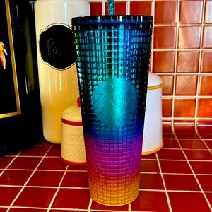 2023 Tim Singleton Gay Pride
Starbucks Rainbow Grid Venti nwot
Tumbler Gradient